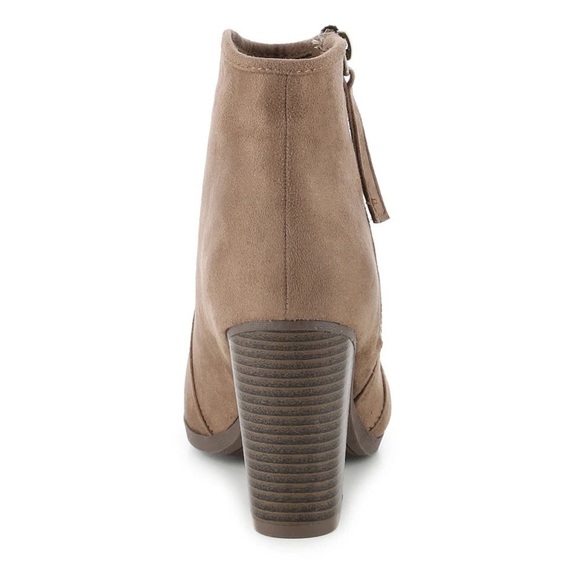 Women's Regular Width Link ankle Bootie Taupe 10 - Picture 4 of 7